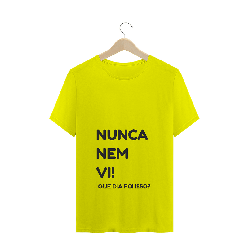 Camiseta Quality Estampa Frase NUNCA NEM VI! QUE DIA FOI ISSO?