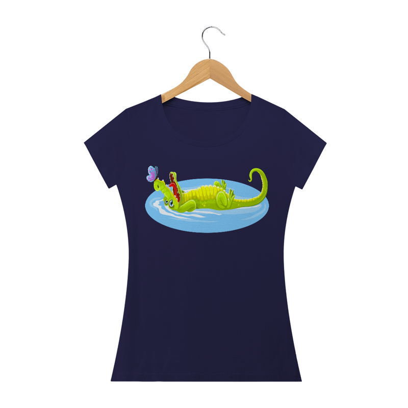 Camiseta Baby Long Quality Feminina Estampa Jacaré Relaxando na Água