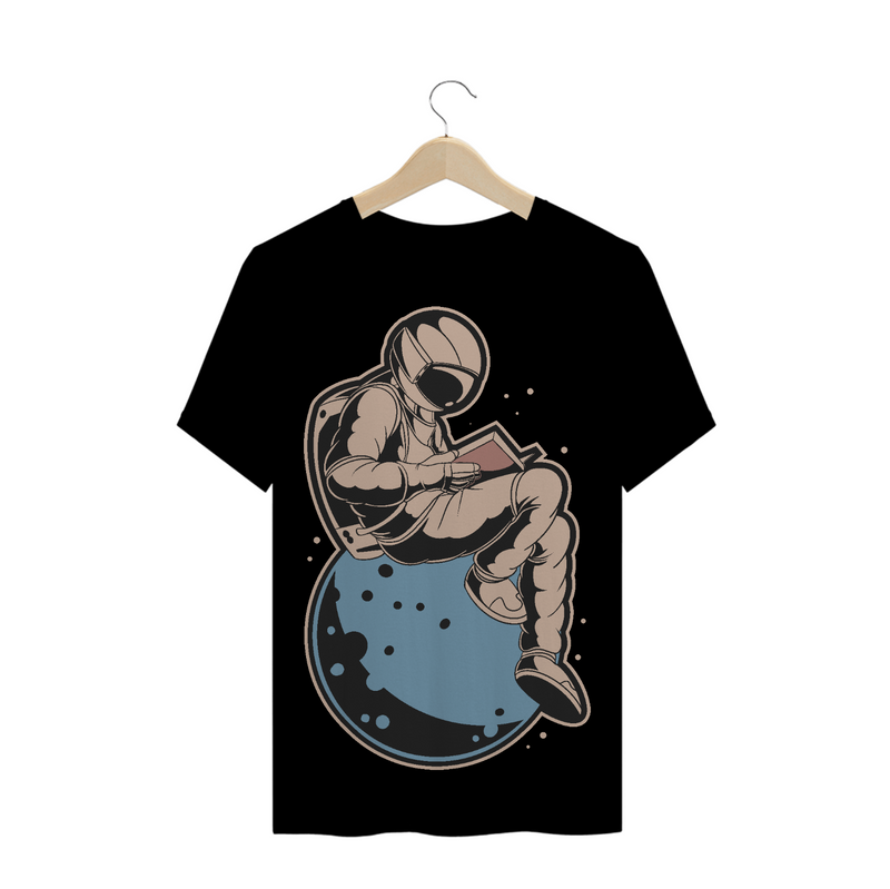 Camiseta Prime Estampa Astronauta Lendo