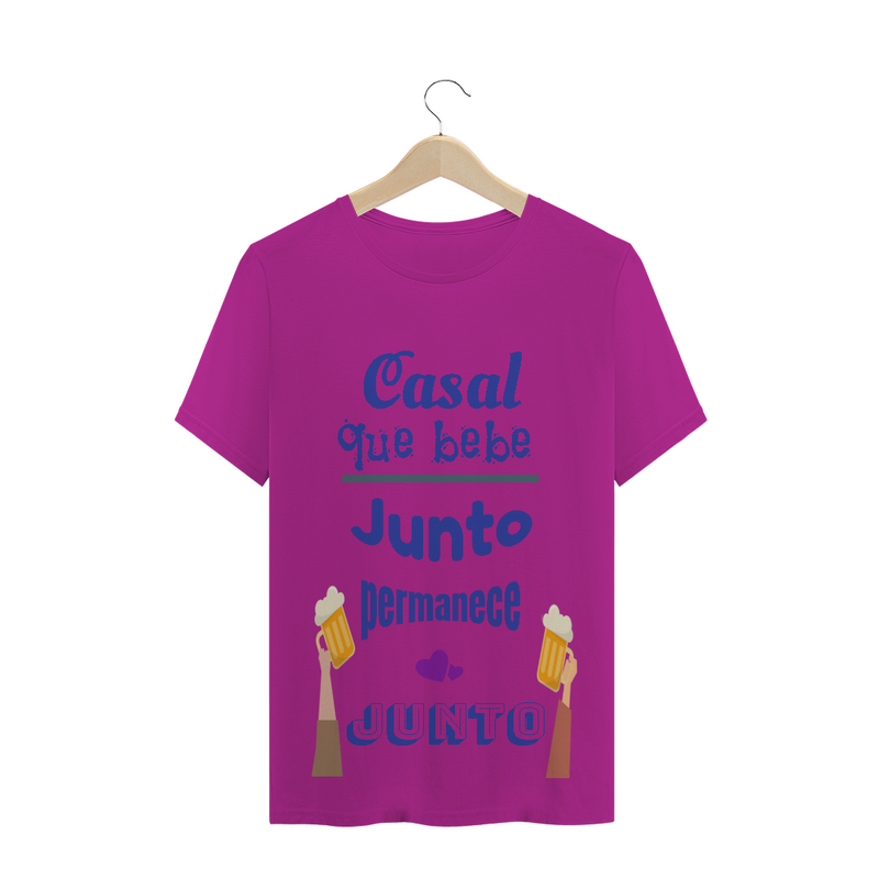 Camiseta Quality Estampa Frase Azul Casal que bebe junto permanece junto